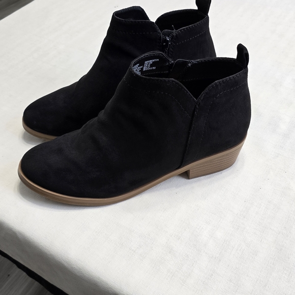 Time and Tru Black Ankle Booties - Picture 5 of 10